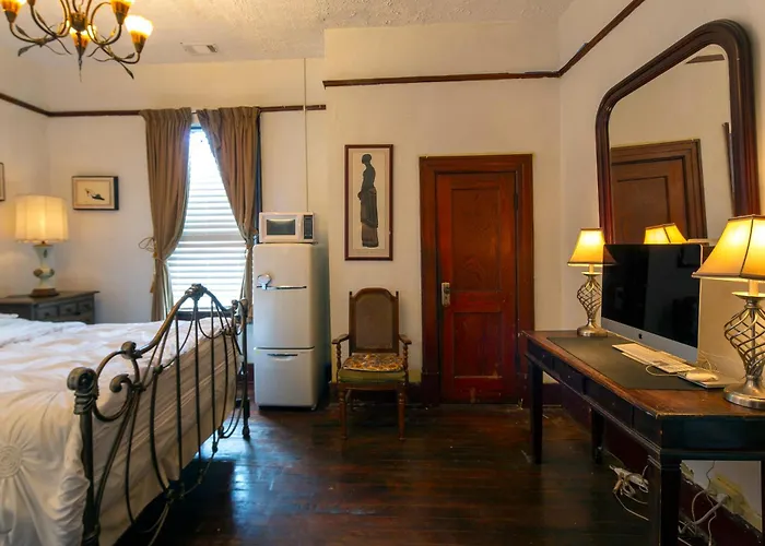 5 Bedroom Downtown Savannah Ga