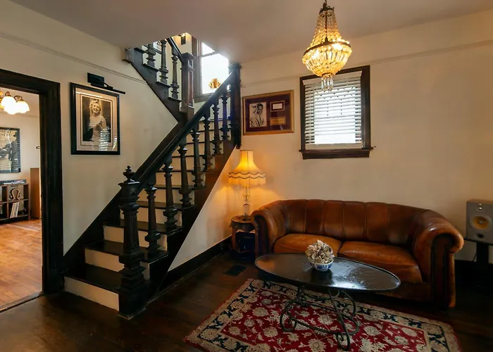 5 Bedroom Downtown Savannah Ga