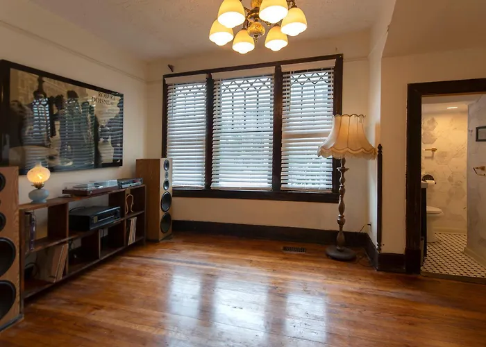 5 Bedroom Downtown Savannah Ga